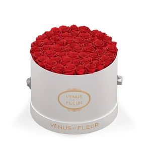 Venus et Fleur Red Eternity Roses Large Round White Hat Box